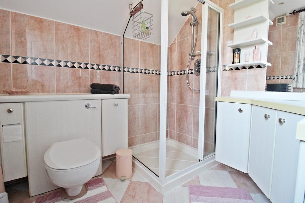 Ensuite Shower Room