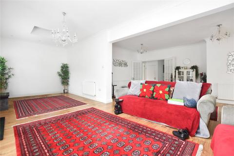 4 bedroom bungalow for sale, Cotleigh Avenue, Bexley, DA5