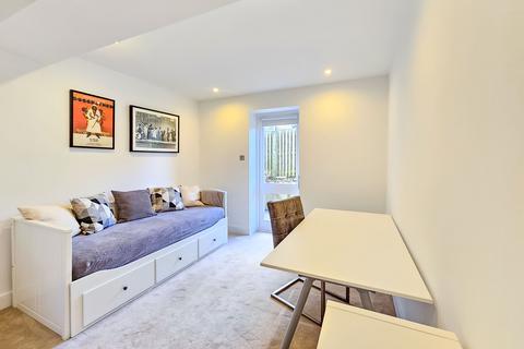 2 bedroom flat for sale, Clarence Drive, Harrogate, HG1