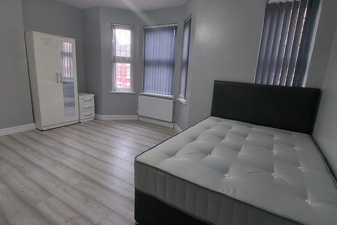 House share to rent, 23 Avondale Road, Luton LU1