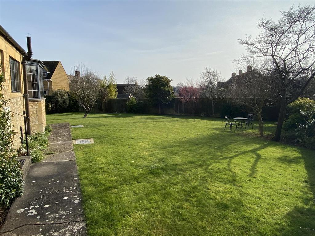 Rear Garden (2).JPG