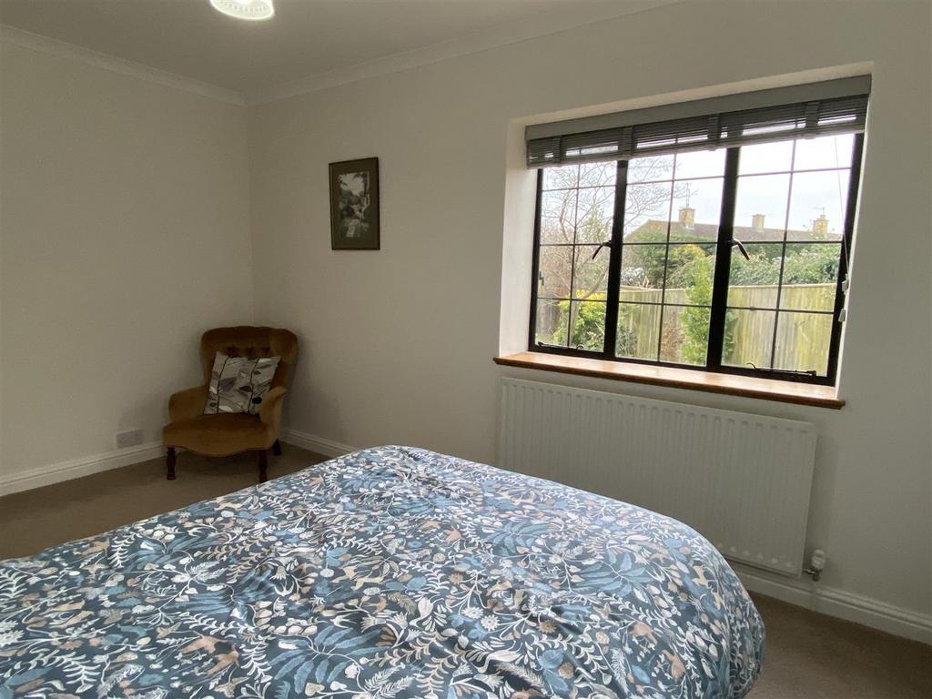 Bedroom 1 (2).JPG
