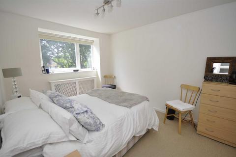 3 bedroom terraced house for sale, Sheldrick Close, Colliers Wood SW19