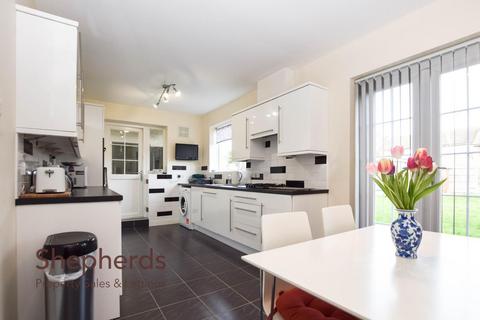 2 bedroom end of terrace house for sale, Hillview Gardens, Cheshunt EN8