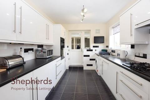 2 bedroom end of terrace house for sale, Hillview Gardens, Cheshunt EN8