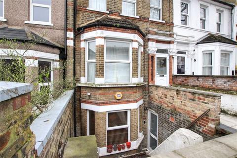 2 bedroom maisonette for sale, Griffin Road, London, SE18