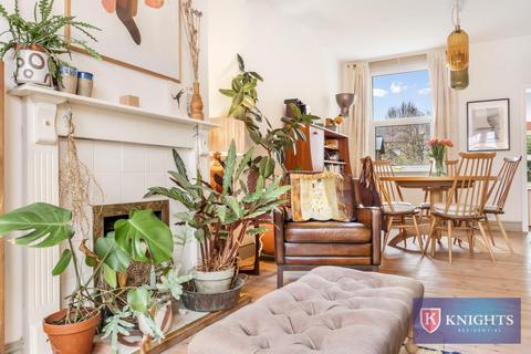 2 bedroom house for sale, Haselbury Road, London, N18