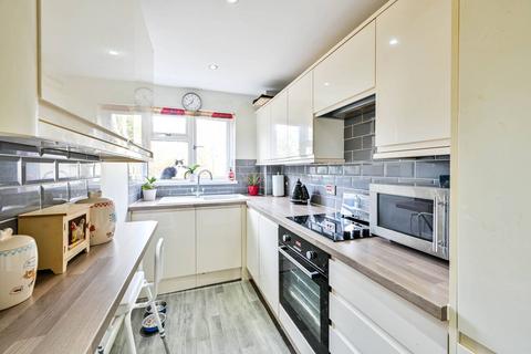 1 bedroom maisonette for sale, Hallington Close, Woking, GU21