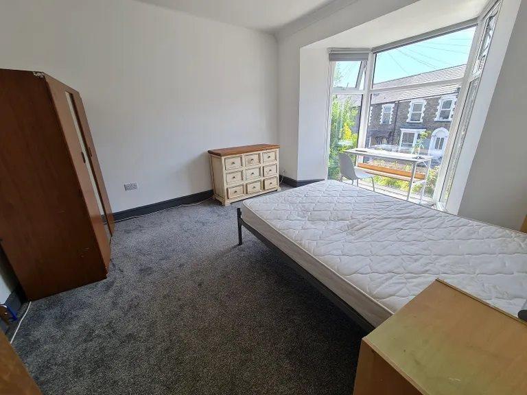 14-Terrace Road Bed r