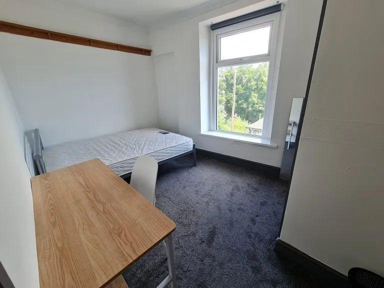 14-Terrace Road Bed r