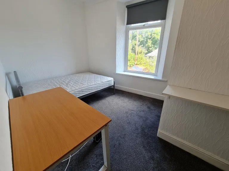 14-Terrace Road Bed r