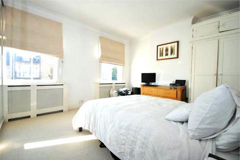 3 bedroom end of terrace house to rent, Staines Road, Twickenham