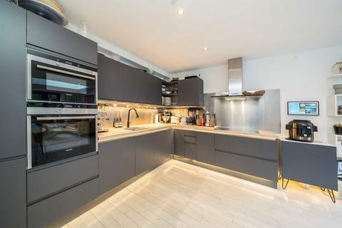 2 bedroom flat for sale, Shipka Road, London SW12