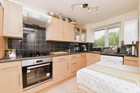 1 bedroom flat to rent, Silver Birch Close, Friern Barnet