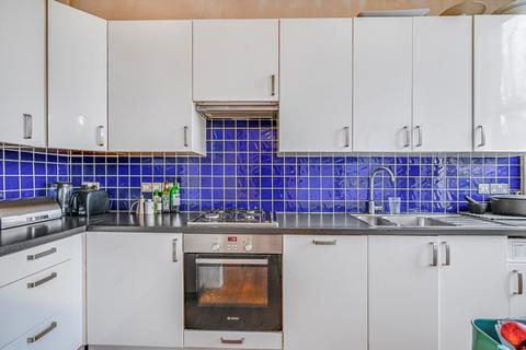 2 bedroom flat for sale, Mercers Road, London N19