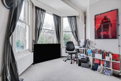 2 bedroom flat for sale, Mercers Road, London N19