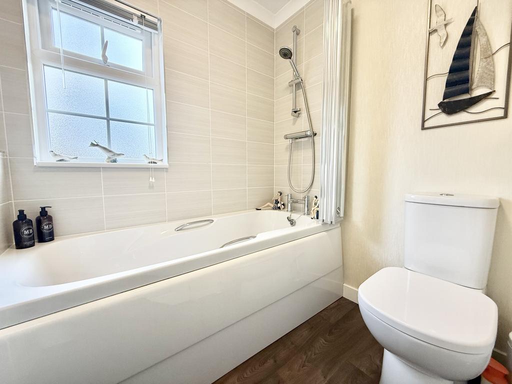 Bathroom (2).jpeg