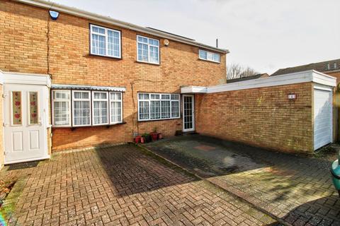 4 Silverfield, Broxbourne, EN10 6PD