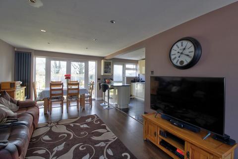 4 Silverfield, Broxbourne, EN10 6PD