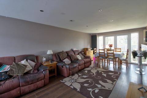 4 Silverfield, Broxbourne, EN10 6PD
