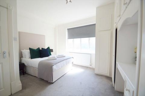 2 bedroom flat to rent, STUNNING TWO BED IN GORGEOUS REGENTS PARK