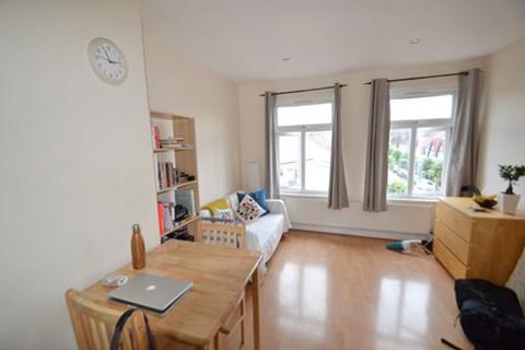 2 bedroom flat to rent, Golders Green - 2 double bed flat