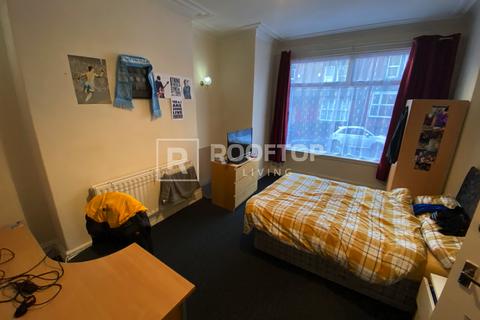 7 bedroom house to rent, Chestnut Avenue, Leeds LS6