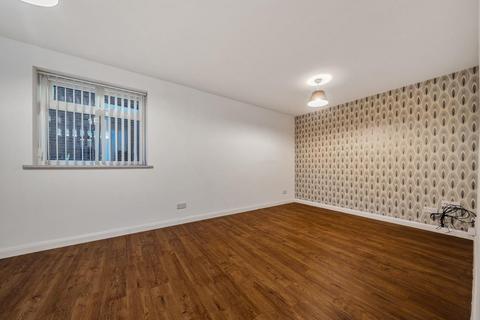 2 bedroom apartment to rent, Egerton Court, Glen Avenue, Worsley, Manchester