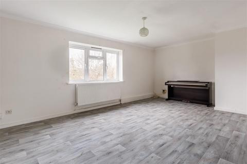 2 bedroom flat for sale, Rowley Mead, Thornwood