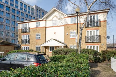 1 bedroom flat for sale, Fern Walk, Winter Lodge, SE16