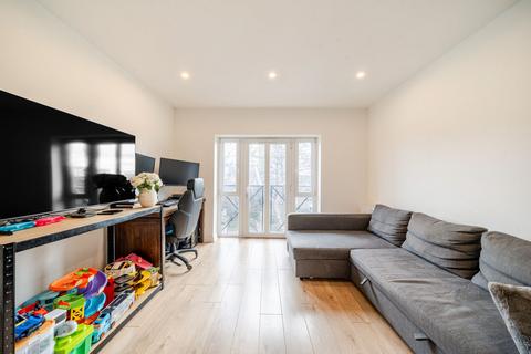 1 bedroom flat for sale, Fern Walk, Winter Lodge, SE16