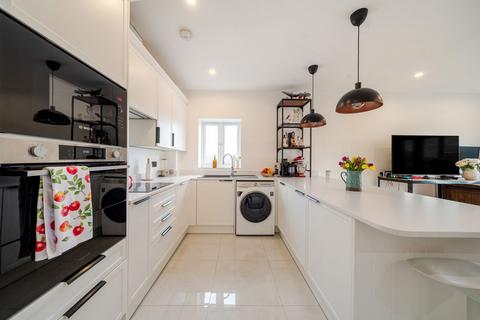 1 bedroom flat for sale, Fern Walk, Winter Lodge, SE16