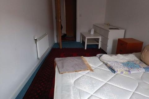 1 bedroom in a flat share to rent, Wallington SM6