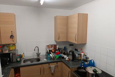 1 bedroom in a flat share to rent, Wallington SM6