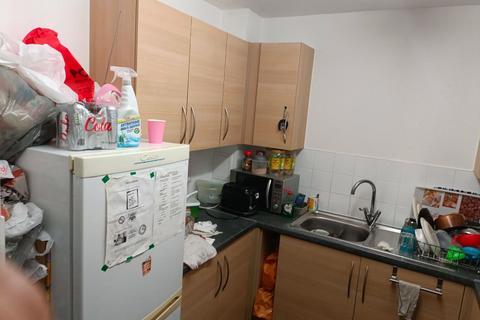 1 bedroom in a flat share to rent, Wallington SM6