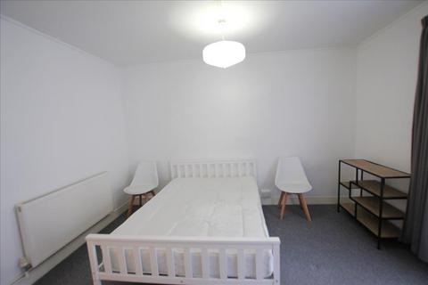 Studio to rent, Victor Cazalet House, Gaskin Street, Islington , London, N1