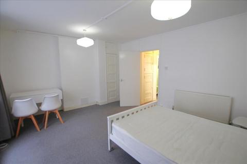 Studio to rent, Victor Cazalet House, Gaskin Street, Islington , London, N1