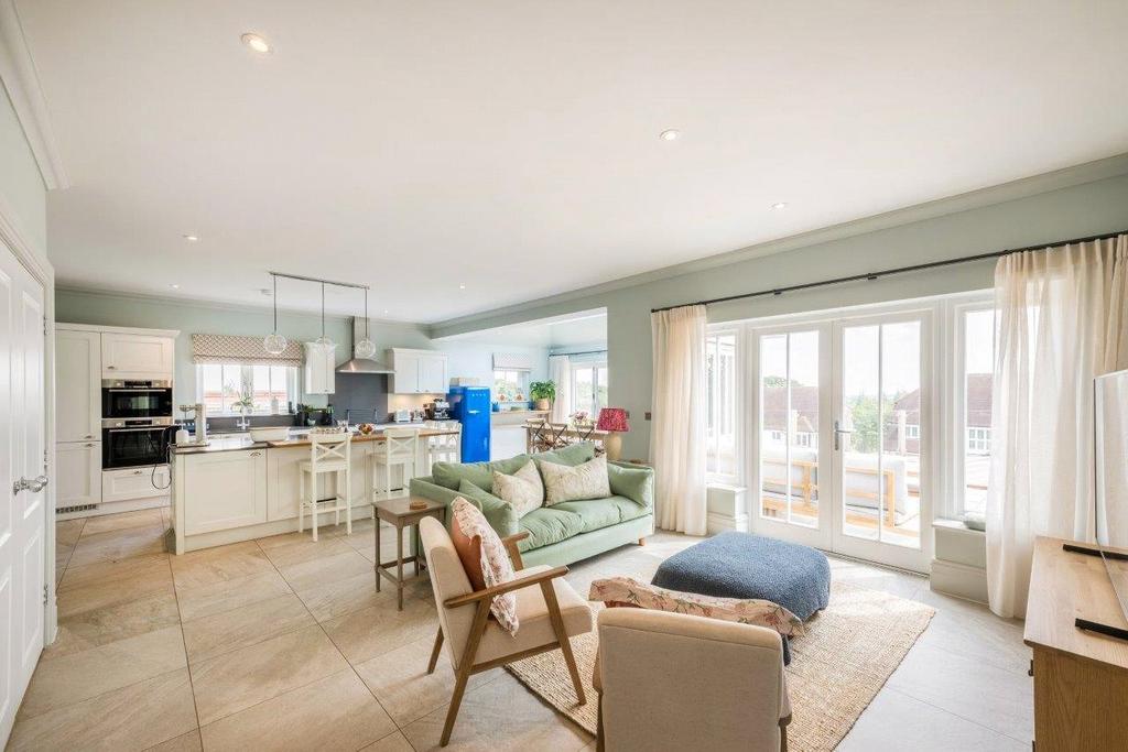 Kitchen/Family Rm