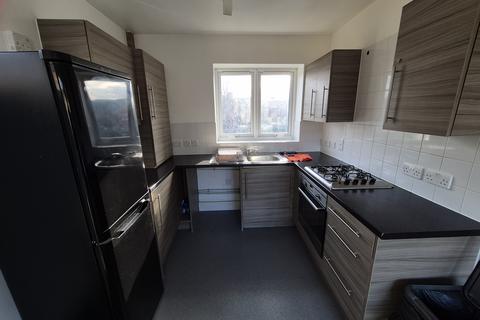 2 bedroom flat to rent, Karim Mews, London E17