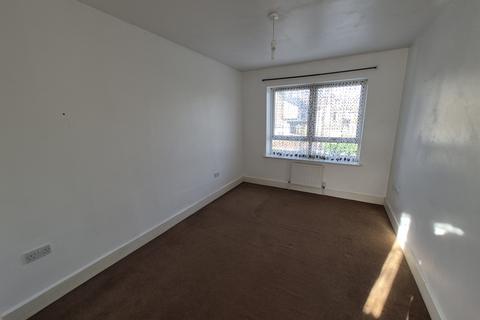 2 bedroom flat to rent, Karim Mews, London E17