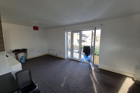 2 bedroom flat to rent, Karim Mews, London E17