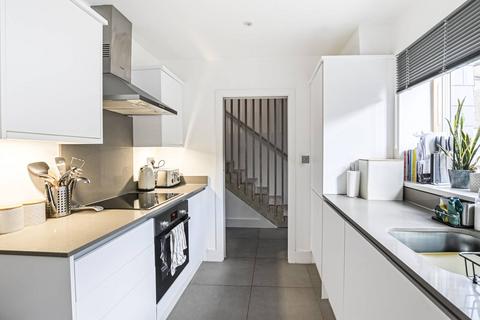 2 bedroom end of terrace house for sale, Rodmill Lane, Brixton Hill, LONDON, SW2