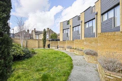 2 bedroom end of terrace house for sale, Rodmill Lane, Brixton Hill, LONDON, SW2