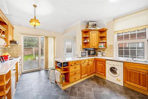 3 bedroom detached bungalow for sale, Queens Road, Boston