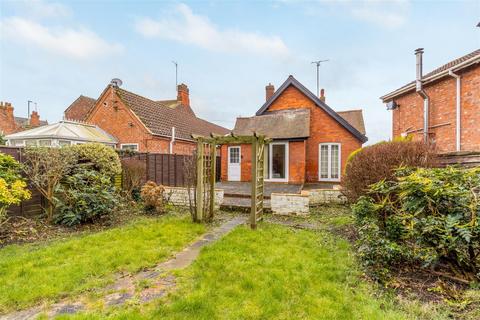 3 bedroom detached bungalow for sale, Queens Road, Boston