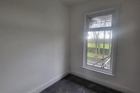 3 bedroom flat to rent, West Park Road, South Shields