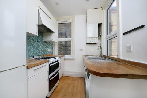 3 bedroom flat for sale, Mattock Lane, London