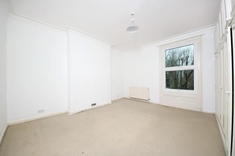 3 bedroom flat for sale, Mattock Lane, London