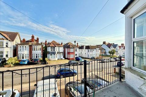 2 bedroom apartment for sale, Westcliff on Sea SS0