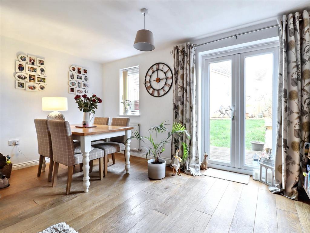 Sitting/dining room